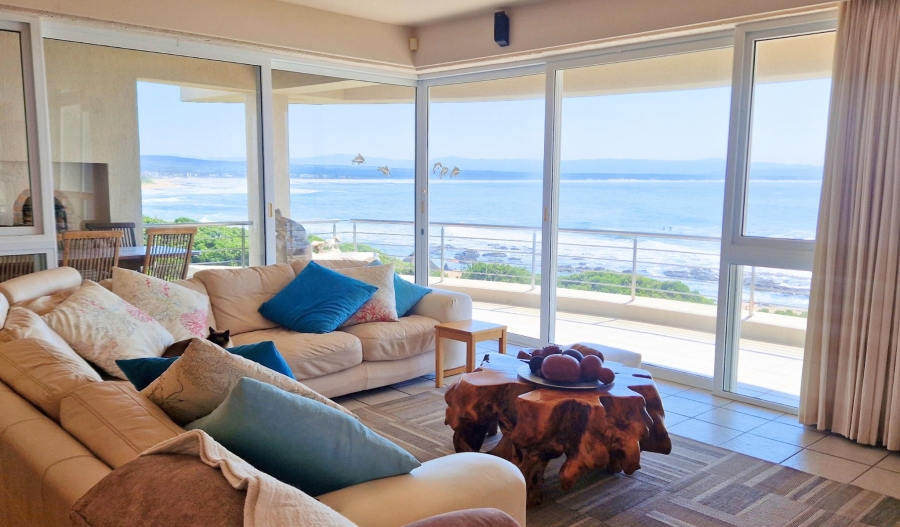 7 Bedroom Property for Sale in Wavecrest Eastern Cape